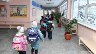 Школьники в 12 регионах России вернулись на очное обучение