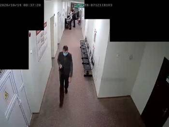 В Вологде разыскивают мужчину, укравшего женскую сумку в туалете