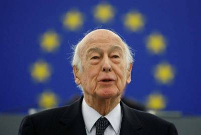Бывший президент Франции д'Эстен умер в возрасте 94 лет от осложнений COVID-19