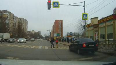 В Ростове задержали водителя, едва не убившего на дороге мальчика. Видео