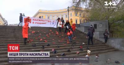 В Одессе выступили против домашнего насилия: в центре города появилась инсталляция