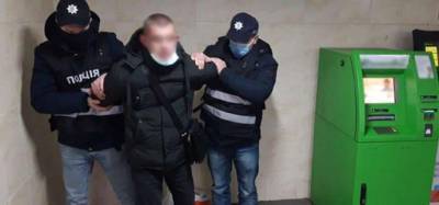 Черниговские полицейские задержали мошенника, присвоившего около 200 тысяч
