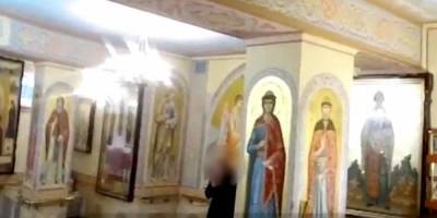 В Киеве мужчина ворвался в церковь и угрожал убить себя разбитой бутылкой — видео