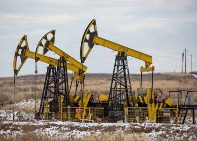 Цены на нефть упали: страны ОПЕК+ не могут договориться об условиях добычи на 2021 год