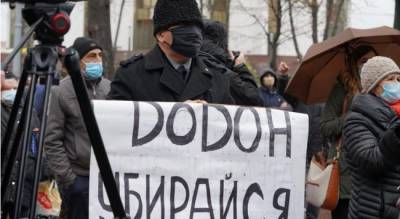 В Молдавии началось: сторонники Санду требуют люстрации президента Додона