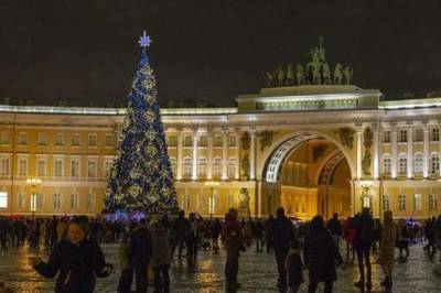Власти Петербурга просят туристов не приезжать в город на Новый год