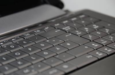 Пользователям ноутбуков рассказали, как почистить клавиатуру устройства всего за 5 минут