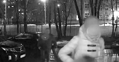 Вооруженный молотком мужчина перепутал москвичку с женой и напал на нее