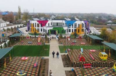 В Днепропетровской области построили третий уникальный садик в форме сот. ФОТО