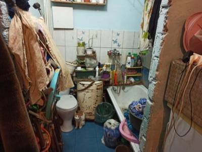 В Башкирии у многодетной матери, которая превратила квартиру в свалку, забрали детей