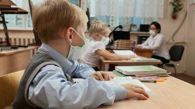 Латвийцы быстрыми темпами собирают подписи за отмену масок для детей