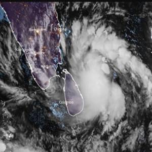 Побережье Шри-Ланки и Индии накрыл циклон «Буреви». Видео