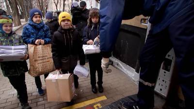 Московские школьники приняли участие в акции по сбору макулатуры