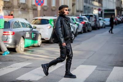 Streetstyle: с чем носить черный пуховик этой зимой