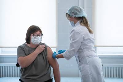 В ГД призвали россиян соблюдать меры безопасности и после вакцинации от COVID-19