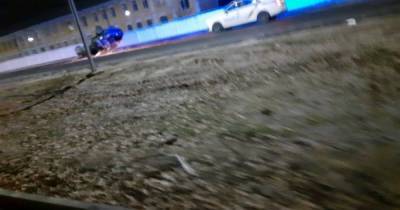 На Волыни 16-летняя девушка протаранила бетонный забор военной части: фото