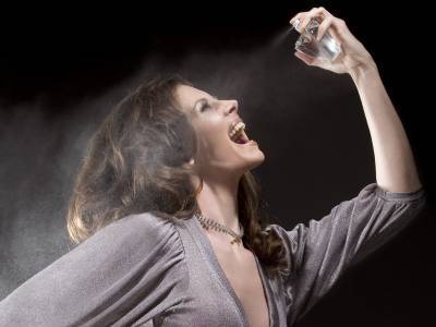 Негативные отзывы на аромасвечи и парфюм растут в период обострения пандемии