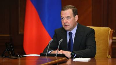 Медведев поручил МВД и ФСБ подготовить прогноз угроз на 2021 год