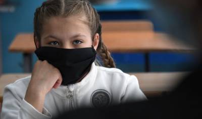 Маски для школьников: даст ли правительство детям "свободно дышать"?