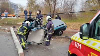 Смертельное ДТП в Запорожье: водитель скончался на месте (ФОТО)