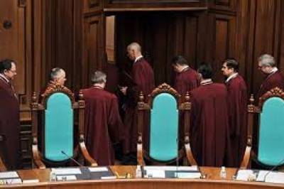 Рада отложила рассмотрение законов о роспуске Конституционного суда по просьбе Зеленского