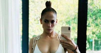 Как выглядит 51-летняя поп-икона Дженнифер Лопес без макияжа: видео