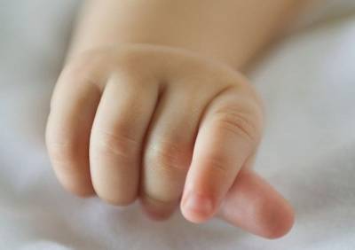 В Нижегородской области двухлетний малыш погиб, когда его кормила старшая сестра