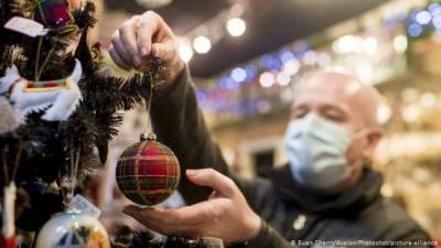 Новогодний локдаун: Шмыгаль рассказал, как украинцы будут отмечать праздники