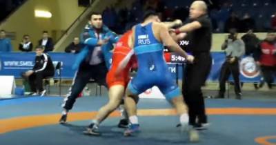 Российские борцы устроили жесткую драку во время соревнований: разнимали всем залом