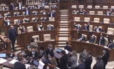 Молдавскому парламенту хватило минуты, чтоб «отвоевать» Службу безопасности