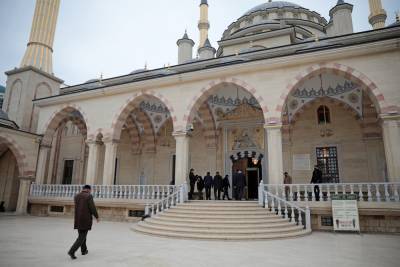 В Чечне ограничили посещение мечетей для людей старше 65 лет
