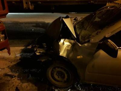 В Уфе легковушка влетела в грузовик: пострадала женщина