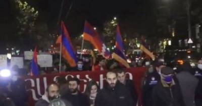 В Армении продолжаются акции протеста, активисты блокируют движение