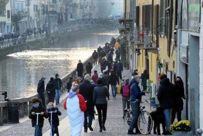 Итальянцам запретят на новогодних праздниках ездить в другие регионы