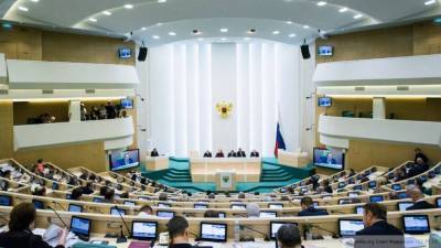 Индексация зарплат помощников депутатов и сенаторов РФ будет приостановлена