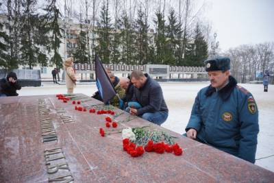 В Сыктывкаре возложили цветы Неизвестному солдату