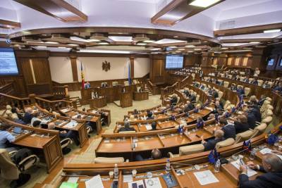 Парламент Молдавии утвердил в I чтении закон о статусе русского языка