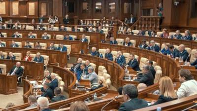 Парламент Молдовы предварительно поддержал законопроект о статусе русского языка