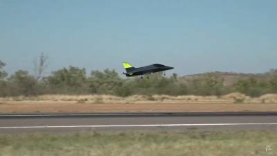 Boeing протестировал автономные самолеты, которые координируются между собой в воздухе: видео