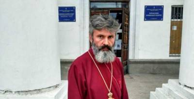 Фейковая церковь Порошенко гадит в Крыму и отказывается убирать за...