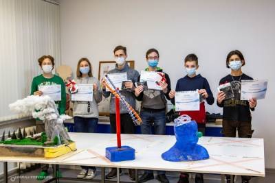 «Кипящие мозги»: юные петрозаводчане создали невероятные арт-объекты для Центра воды