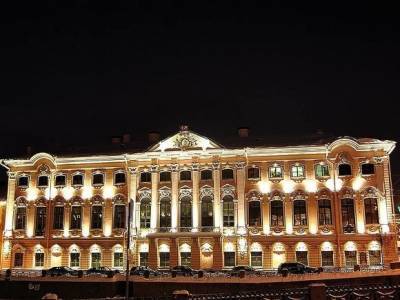 В Строгановском дворце представили серию орнаментальных панно для инвалидов по зрению