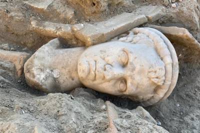 В Турции археологи нашли древнюю статую священника