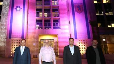Израиль покрылся фиолетовыми огнями: началась Пурпурная ночь