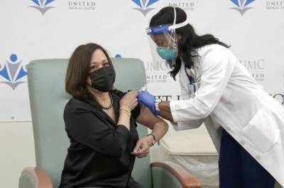 Избранный вице-президент США Харрис вакцинировалась от коронавируса в прямом эфире - newsone.ua - США - Вашингтон