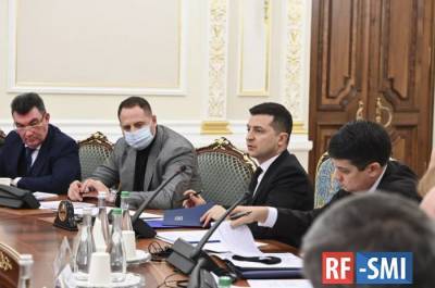 Зеленский вступил в войну с СНБО и Конституционным судом Украины