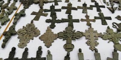 Старинное оружие и украшения. В Сербию из Украины пытались вывезти более 2 тысяч древностей разных эпох