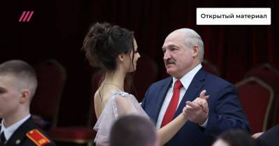 Лукашенко станцевал на балу во Дворце Независимости. Еще недавно он там бегал с автоматом