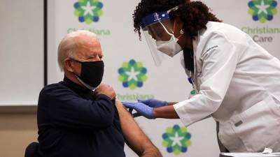 Байден заявил об отставании вакцинации в США от необходимых темпов