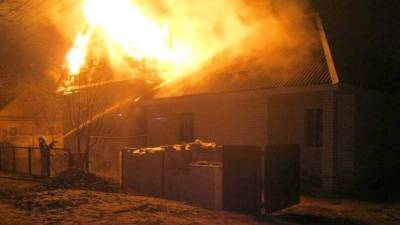 Три человека погибли при пожаре в частном доме в Забайкалье